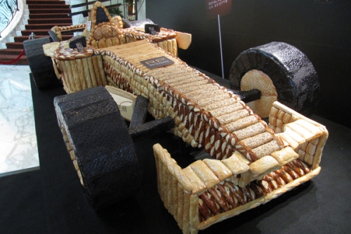 Гоночный автомобиль из хлеба