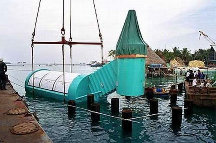 Единственный в мире подводный ресторан на Мальдивах.